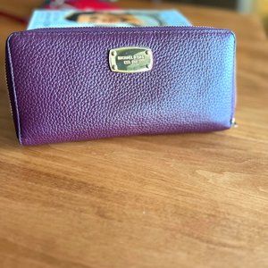LIKE NEW Michael Kors Zip up Pebble Leather Burgundy/Maroon wallet